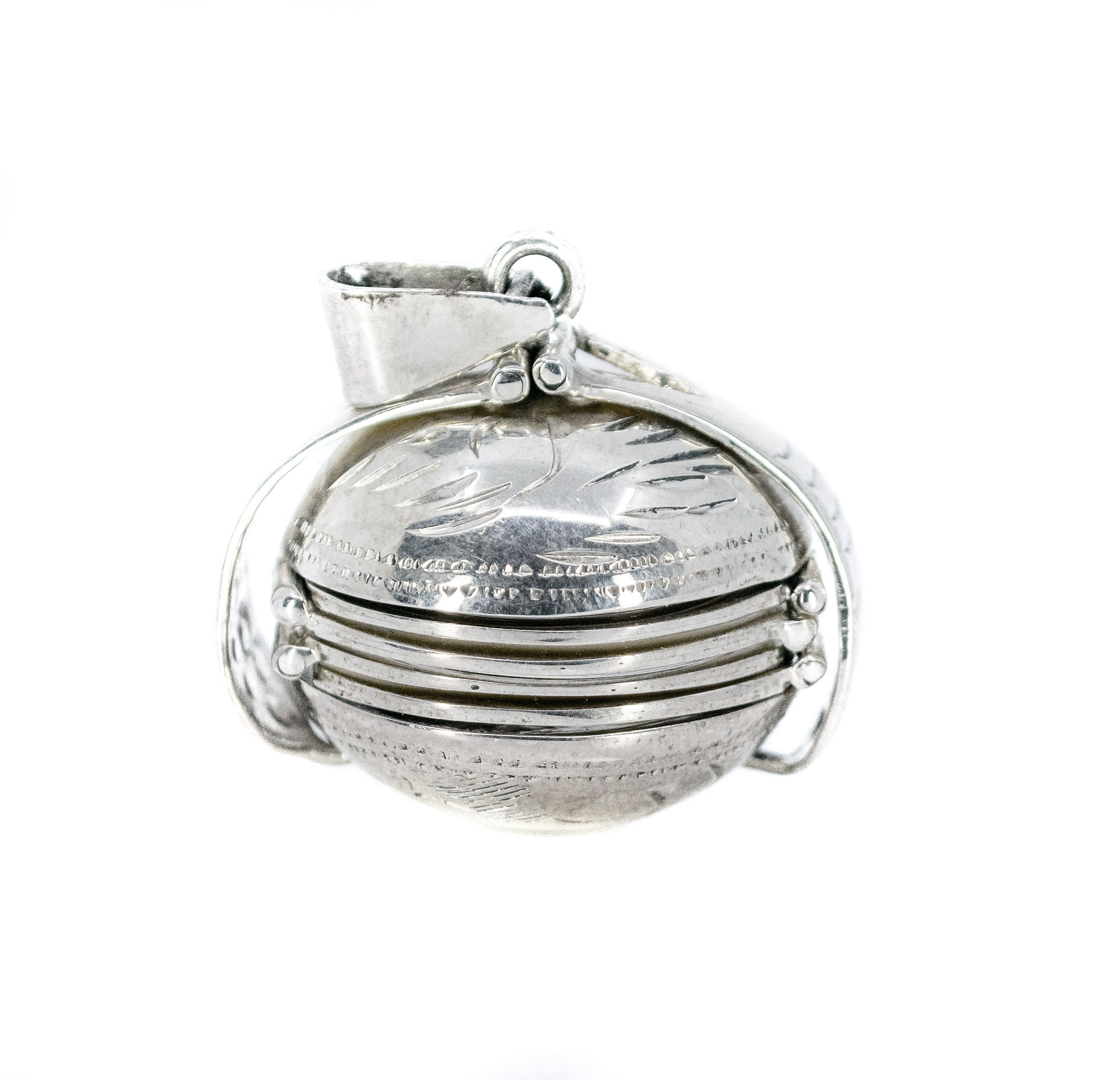 Sterling silver sale expanding photo locket