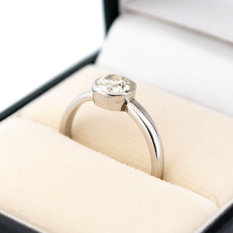 Diamond Platinum Solitaire Engagement Ring 10381-0042 Image2