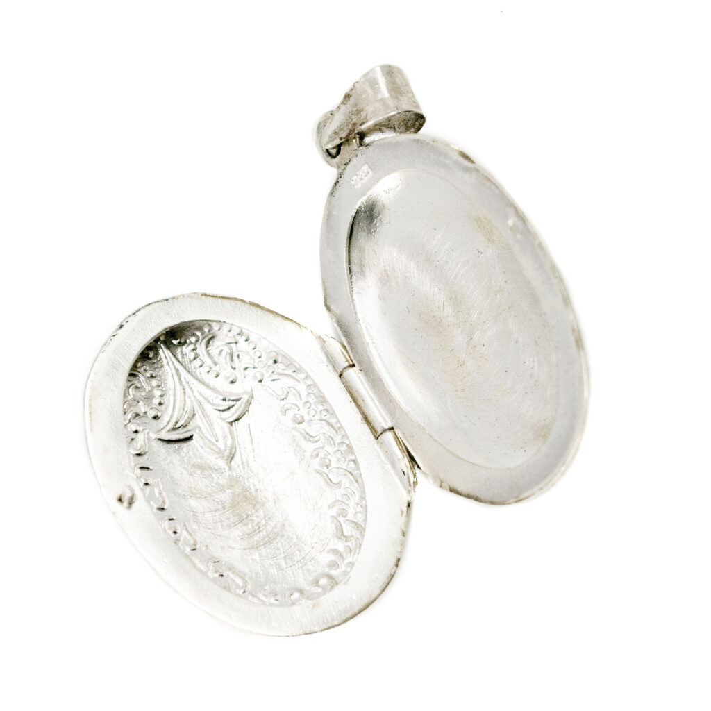 Silver Oval-Shape Locket 16173-2486 Image4