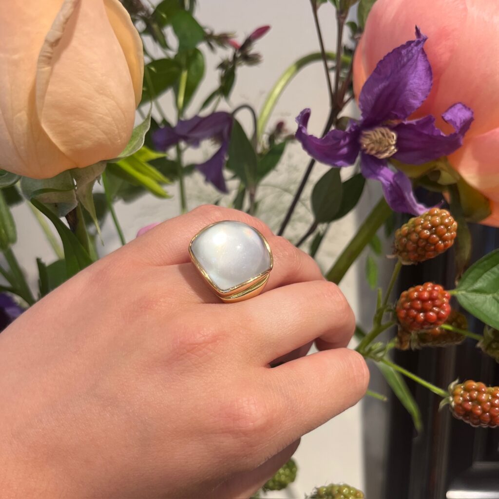 Pearl Quartz 18k Dome Ring 16252-8776 - Image 2